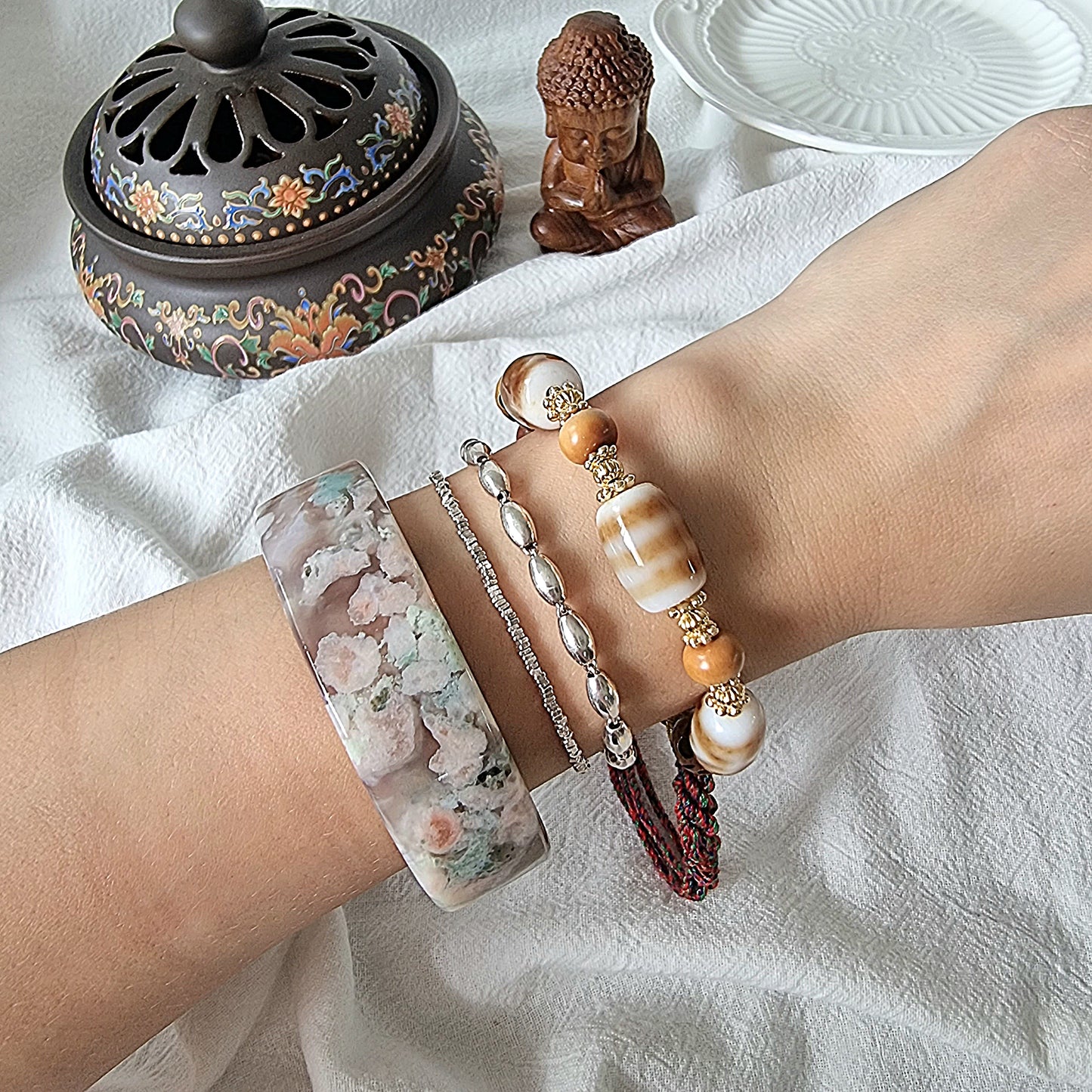 Dzi Design Bracelet - Caramel White Series 白毫 贵人+线珠+绿度母 天珠